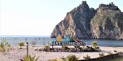 Posto auto camper - Badestrand - Sicilia - Capo Sant' Alessio Siculo - Parco di Campeggio La Focetta Sicula