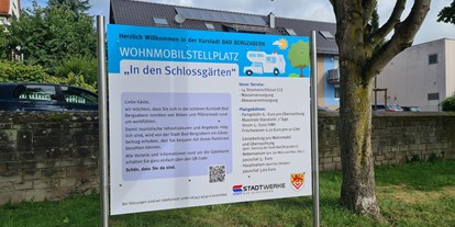 Motorhome parking space - Rhodt unter Rietburg - Infotafel - Schlossgärten Bad Bergzabern
