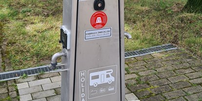 Motorhome parking space - Hunde erlaubt: Hunde erlaubt - Lemberg (Südwestpfalz) - Wasserversorgung - Schlossgärten Bad Bergzabern