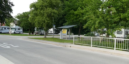 Parkeerplaats voor camper - Höslwang - Wohnmobilstellplatz an der Therme Bad Aibling