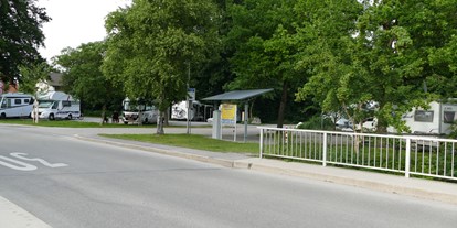 Motorhome parking space - Hunde erlaubt: Hunde erlaubt - Oberbayern - Wohnmobilstellplatz an der Therme Bad Aibling