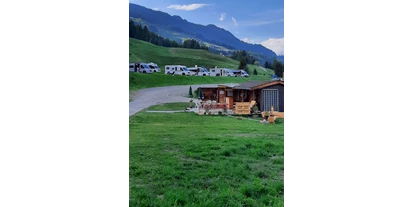 Plaza de aparcamiento para autocaravanas - Entsorgung Toilettenkassette - Parpan - Stellplatz +plus+ Heinzenberg-Lescha