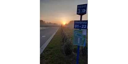 Reisemobilstellplatz - Art des Stellplatz: bei Freibad - Görmin - Blick am Morgen, Richtung See ( 200m ) - Caravan & Resort Gützkow