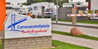 Reisemobilstellplatz - Art des Stellplatz: eigenständiger Stellplatz - Einfahrt/Ausfahrt mit Schranke - Caravanstellplatz "An der Rügenbrücke"