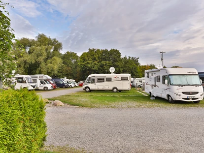 Posto auto camper - Stellplatz - Caravanstellplatz "An der Rügenbrücke"