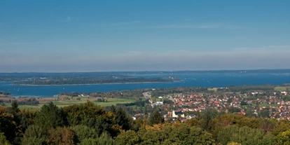 Motorhome parking space - Umgebungsschwerpunkt: am Land - Bavaria - Traumhafter Blick über den Chiemsee - Hotel Seiserhof & Seiseralm (Wichtig: keine (Vor-) Reservierung der Plätze möglich!)