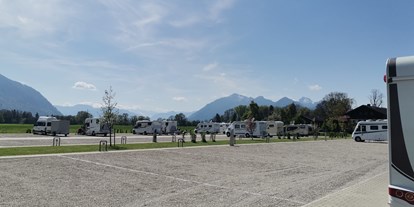 Motorhome parking space - Spielplatz - Inzell (Landkreis Traunstein) - Blick auf die Stellplätze  - Wohnmobilstellplatz  Franz Steiner