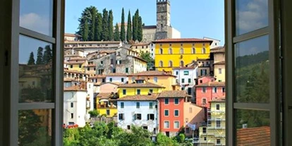 Posto auto camper - Bagni di Lucca - Panoramica del paese Barga - Area sosta la Cantina del vino Barga