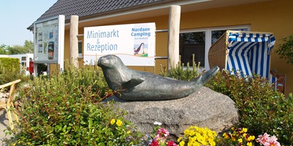 Reisemobilstellplatz - Simonsberg (Kreis Nordfriesland) - Rezeption Nordseecamping - Nordseecamping zum Seehund