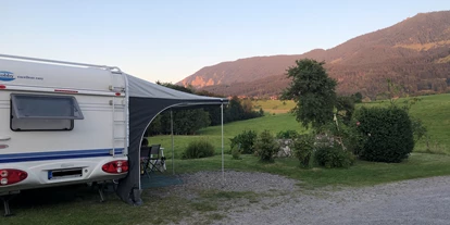 Reisemobilstellplatz - Art des Stellplatz: eigenständiger Stellplatz - Schechen - Abendstimmung an den Bergen - Stellplatz Moserhof Samerberg