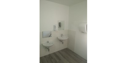 Reisemobilstellplatz - Entsorgung Toilettenkassette - Groß Nemerow - Waschgelegenheit für groß und klein - Campinghof Am Grünen Baum