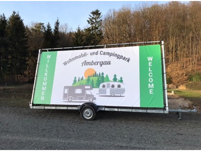 Reisemobilstellplatz - Wohnwagen erlaubt - Einfahrt zum Platz - Wohnmobil- und Campingpark Ambergau