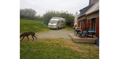 Reisemobilstellplatz - Hunde erlaubt: Hunde erlaubt - Frankreich -  Les Henardières