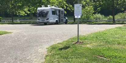 Reisemobilstellplatz - Hunde erlaubt: Hunde erlaubt - Hörschhausen - Einfahrt - Müden am Festplatz