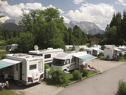 Motorhome parking space - Duschen - Pradl - Reisemobilhafen - Alpen-Caravanpark Tennsee