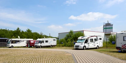Place de parking pour camping-car - Stromanschluss - Wadersloh - Wohnmobilstellplatz am CityMotel Soest - Stellplatz am City Motel