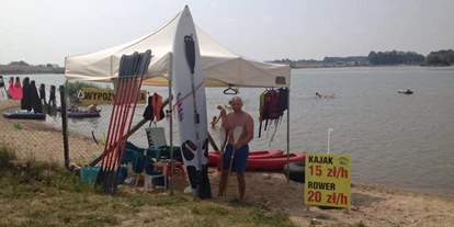 Motorhome parking space - öffentliche Verkehrsmittel - Lower Silesia - unser Strand mit Kanu. Wir fangen schom im Juni, es dauert bis zum August - KAAM Kajaki Stellplatz