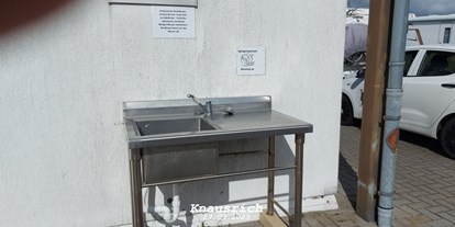 Reisemobilstellplatz - Entsorgung Toilettenkassette - Nordseeküste - Reisemobilparkplatz Doppelschleuse