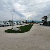 Espacio de estacionamiento para vehículos recreativos - Parking  - Camping Vrnjacko vrelo