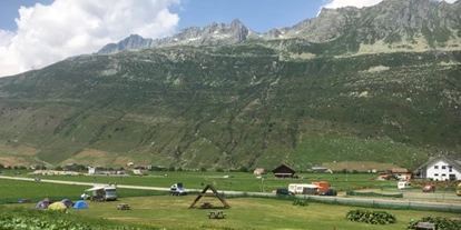 Posto auto camper - öffentliche Verkehrsmittel - Oberwald (Obergoms) - Gotthard Camping Andermatt