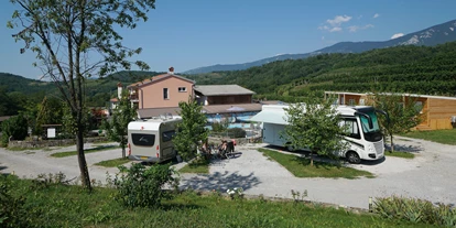 Parkeerplaats voor camper - Stromanschluss - Sežana - Saksida