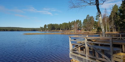 Place de parking pour camping-car - Frischwasserversorgung - Suède - Bademöglichkeit in 200 m Nähe - Furudals Vandrarhem och Sjöcamping