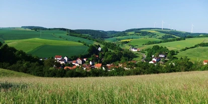 Reisemobilstellplatz - Umgebungsschwerpunkt: am Land - Wöllstein - Blick auf den Ortskern Waldgrehweilers - Altes Wasserhaus Waldgrehweiler