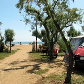 Parkeerplaats voor campers - Meerblick vom Campingplatz - CAMPING ADRIATICO