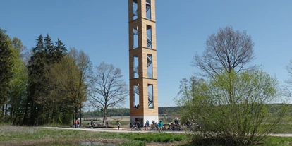 Parkeerplaats voor camper - öffentliche Verkehrsmittel - Krauchenwies - Besucherattraktion Bannwaldturm mit 38 m Höhe - Weites Ried