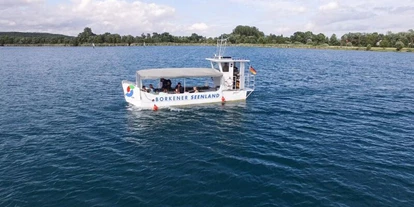 Reisemobilstellplatz - Bademöglichkeit für Hunde - Edermünde - Ausflugsboot "Wappen von Borken" auf einer Seenrundfahrt - Stellplatz am Singliser See