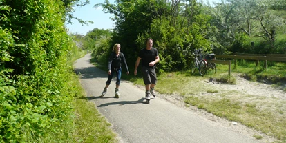 Reisemobilstellplatz - Umgebungsschwerpunkt: Meer - Süd Zeeland - Skaten auf roller geht auch gut - Camping Janse Zoutelande