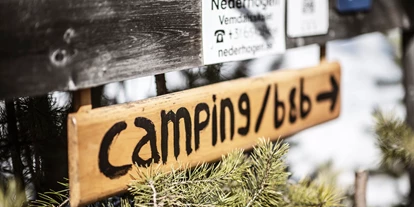 Place de parking pour camping-car - Nord de la Suède - Nederhögen Vildmarkscenter Camping, Vandrahem, Konferensgård, Café