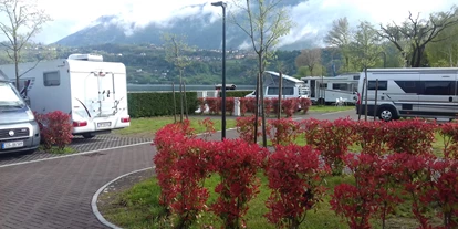 RV park - Grauwasserentsorgung - Calceranica al Lago - Wohnmobilstellplatz Blick Richtung See. - WOHNMOBILSTELLPLATZ CALDONAZZO