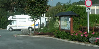 Reisemobilstellplatz - öffentliche Verkehrsmittel - Bad Nauheim - Beschreibungstext für das Bild - Reisemobilplatz In der Au