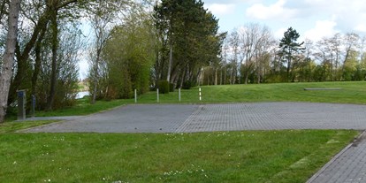 Motorhome parking space - Art des Stellplatz: bei Gewässer - Ostfriesland - Freizeitgelände Ditzumerverlaat
