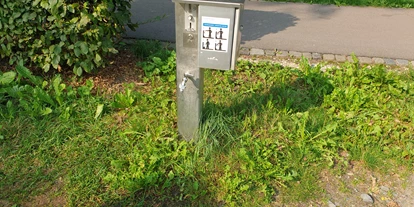 Parkeerplaats voor camper - Umgebungsschwerpunkt: Fluss - Wipperfürth - Frischwasser 70 l für 1€ (Münze) - Wohnmobilstellplatz Ohler Wiesen