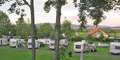 Place de parking pour camping-car - öffentliche Verkehrsmittel - Bad Salzschlirf - Stellplätze - Reisemobilstellplätze am KNAUS Campingpark Hünfeld-Praforst