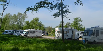 Posto auto camper - Art des Stellplatz: Sportstätte - Bosau - Stellflächen Hamburger Ring - Wohnmobil-Parkplatz Hamburger Ring