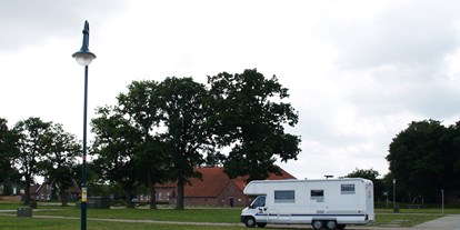 Motorhome parking space - Stromanschluss - Sande (Friesland) - Zentral in Zetel gelegen. Idealer Ausgangspunkt für Rad- und Wandertouren.
 - Festplatz Markthamm
