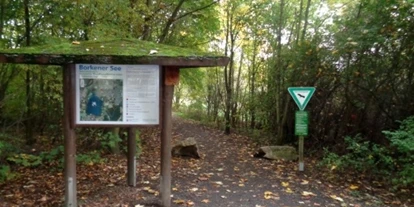 Place de parking pour camping-car - Neukirchen (Schwalm-Eder-Kreis) - Einstieg Naturschutzgebiet Borkener See - Stellplatz am Borkener See