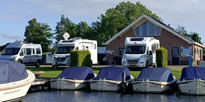 Reisemobilstellplatz - Duschen - Kollumerzwaag - Stellplatz am Yachthafen - Camperpark Kuikhorne