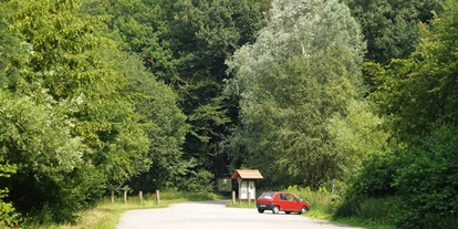Parkeerplaats voor camper - Umgebungsschwerpunkt: am Land - Schwerinsdorf - Parkplatz am Urwald Neuenburg