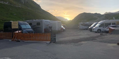 Parkeerplaats voor camper - WLAN: nur um die Rezeption vorhanden - Wallis - Stellplatz Alpenlodge Grimselpass 