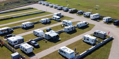 Place de parking pour camping-car - WLAN: nur um die Rezeption vorhanden - Danemark - Thyborøn Camping Hotel & hytteby