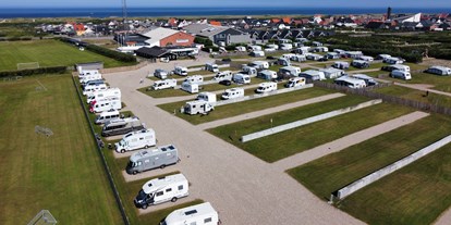 Motorhome parking space - Umgebungsschwerpunkt: Stadt - Denmark - Thyborøn Camping Hotel & hytteby