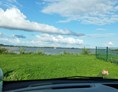 Wohnmobilstellplatz: Stellplatz mit Blick auf die Elbe - Wohnmobilstellplatz Altes Land