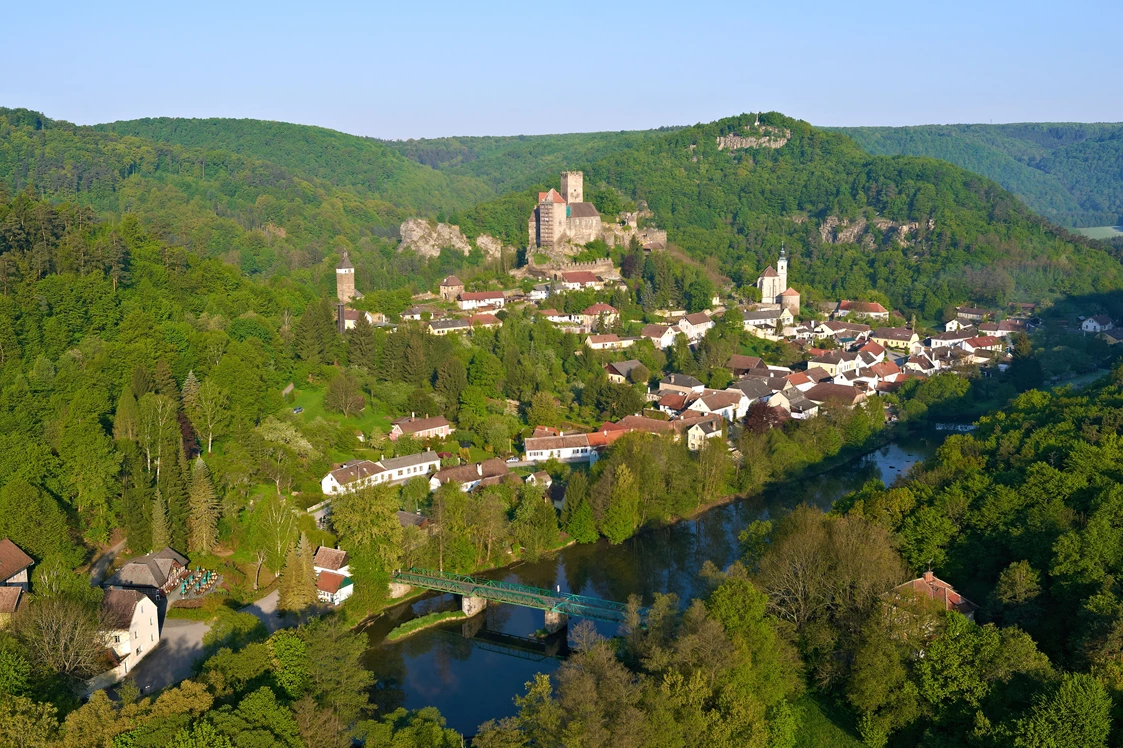 Wohnmobilstellplatz: Hardegg - die kleinste Stadt Österreichs - Wohnmobilstellplatz Nationalpark Thayatal