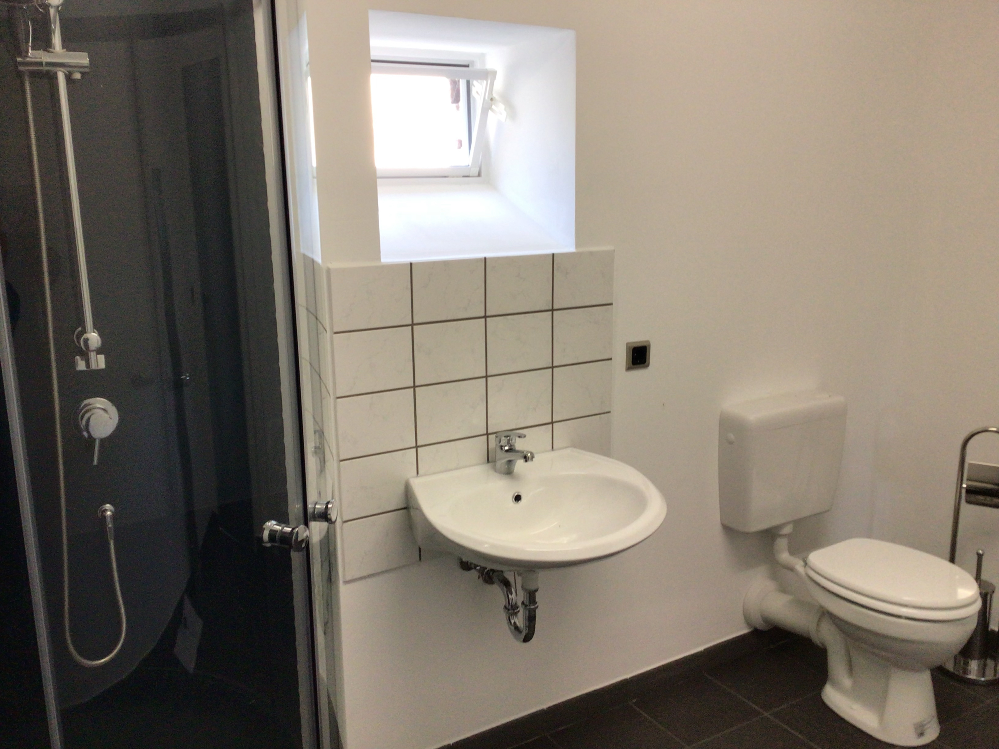 Wohnmobilstellplatz: Dusche und WC - Wohnmobilstellplatz auf dem Geflügelhof Arnsdorf