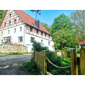 Wohnmobilstellplatz: Hofladen und Biergarten vor Ort  - Gut Obermühle