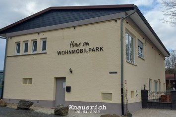 Wohnmobilstellplatz: Sanitärhäuschen - WohnmobilPark Grünberg